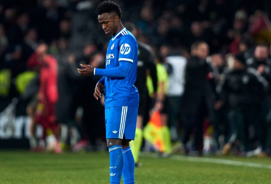 Supporter riskerar böter och avstängning efter att ha kastat banan mot Vinícius Júnior